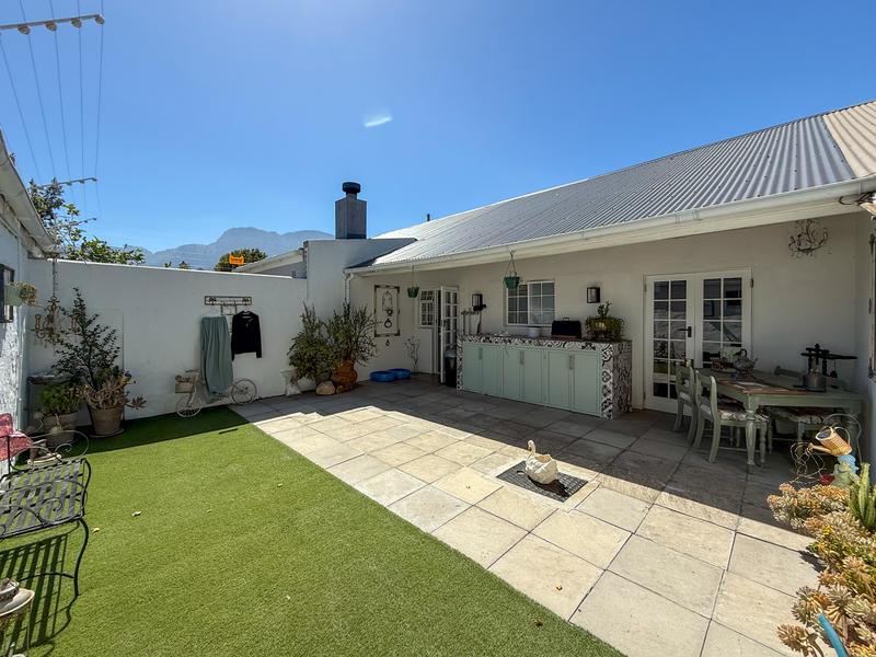 2 Bedroom Property for Sale in Harfield Village Western Cape